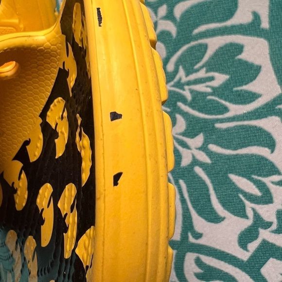 CROCS Wu Tang Clan Black & Yellow Slip On Slides Size 6 - Picture 6 of 7